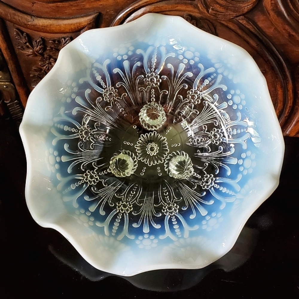 1905 "Pearl Flower" 9 1/4" Opalescent White & Clear 3 Toed Bowl
